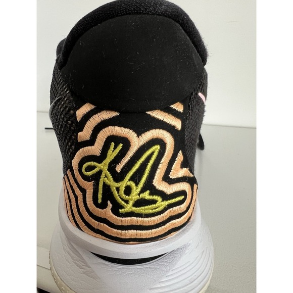 Athletic_Shoes